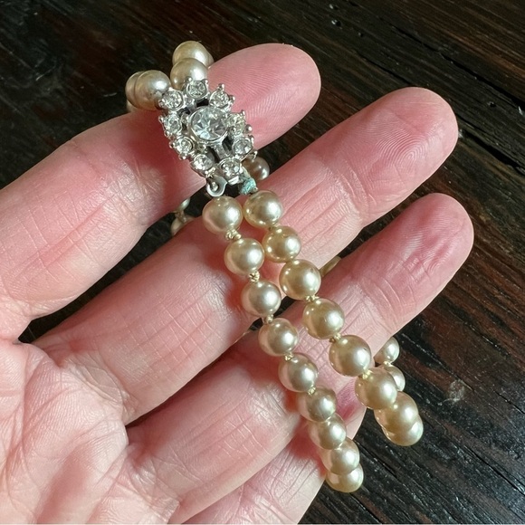 Vintage Double Strand Pearls Faux Pearls  Cream Rhinestone Clasp Bracelet - Picture 3 of 9